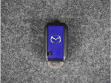 【スマートキー】鍵を持っているボタンを押すだけでエンジン始動。ドアの施錠もボタンを押すだけ。鍵は無くさない様にポケットに入れたまま。