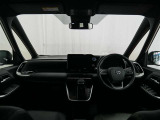 見通しのよいすっきりとした視界で、誰でも運転しやすいです。運転のしやすさは疲れにくさにも繋がりますよ♪