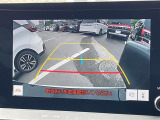 【バックモニター】後ろのカメラの映像がモニターに映し出されるので、後方の見えない死角や、障害物との距離感などもしっかり安全確認することができます。