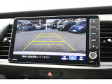 車庫入れ時は、バックカメラ3アングル切替で安心です。