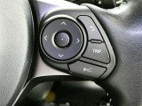 ステアリングには、メーター内インフォーメーションディスプレイの操作が、運転中でも目線をそらさずできます。