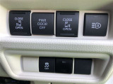 【両側電動スライドドア】です。小さいお子様やご年配のかたも、簡単にドアの開閉ができます。また、左右の行き来やスペースの少ないところでも安心して乗降ができるので便利です
