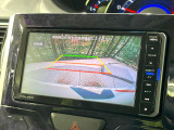 【バックカメラ】駐車時に後方がリアルタイム映像で確認できます。大型商業施設や立体駐車場での駐車時や、夜間のバック時に大活躍!運転スキルに関わらず、今や必須となった装備のひとつです!