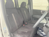 運転席まわりには十分なスペースがあり、大柄な方でもゆったり運転していただける環境です。