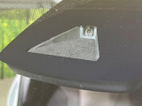 【トヨタセーフティセンス】走行中に前方の車両等を認識し、衝突しそうな時は警報とブレーキで衝突回避と被害軽減をアシスト。より安全にドライブをお楽しみいただけます。
