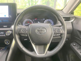 インテリアに合わせたデザインのステアリングは、運転される方のことも考え、運転しやすい形状、大きさです。是非一度、実際に触ってお確かめください。