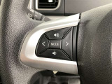 運転中、オーディオの操作をしてて、ハッとしたことはありませんか?ステアリングスイッチは、運転中でもハンドルでオーディオの操作が可能です。安全なドライブをサポートします。