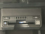 高速道路で便利な【ETC2.0】を装備しています。光ビーコン搭載で渋滞情報などナビゲーションと連動することで機能も充実いたします。他、観光施設に立ち寄るための高速料金割引サービス等もございます。