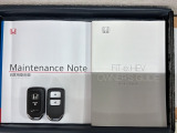 スマートキーは鍵をバッグに入れたままでもドアロックの開閉やエンジンのON・OFFができます。夜間や雨の日も鍵を探さなくて良いので便利です。