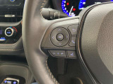 運転中、オーディオの操作をしてて、ハッとしたことはありませんか?ステアリングスイッチは、運転中でもハンドルでオーディオの操作が可能です。安全なドライブをサポートします。