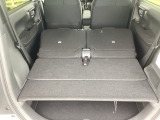 後席の操作がしやすく、荷物の量や大きさに合わせてスムーズにシートアレンジが行えます。