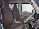視点が高い運転席は、安全運転の手助けをします。