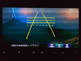 バックでの車庫入れも安心です! リアカメラが付いているバックモニター付のナビを装備しております。操作線もついており距離感も画面から確認できます。