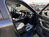 【運転席】座り心地が良いシートなので長時間の運転でも快適にお過ごしいただけます。新品のフロアマットのご注文も可能です。掲載箇所以外にご希望の写真がございましたらお気軽にお問い合わせ下さい。