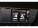 運転席に居ながら両側パワースライドドアの開閉ができます!
