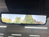 【デジタルインナーミラー】後席の大きな荷物や同乗者で後方が確認しづらい時でも安心!カメラが撮影した車両後方の映像をルームミラー内に表示。クリアな視界で状況の確認が可能です!