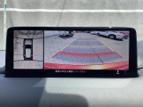 狭い場所での駐車やすれ違いなどでより的確な運転操作に役立つ360&deg;ビューモニターが装備されています。