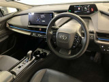 運転席周りのレイアウトをご覧ください。ナビゲーションが綺麗に装着されすっきり収まってますね!
