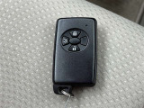 鍵がポケットの中でもドア開閉・エンジンスタートが可能な便利なスマートキーです!