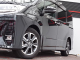 【車屋】として、長く車業界に従事した経験豊富なスタッフが多数在籍しております。
