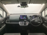 【前方視界】開放的な前方視界!運転がしやすく疲れにくいです♪窓が大きく、見通しがとっても良いおクルマですよ♪