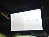 【フリップダウンモニター】大画面モニターで後席でもエンタメをお楽しみいただけます。小さなお子様にも大人気の装備です♪