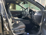 ドア開口部が広くシートはホールド性が良く長距離運転でも疲れにくいです!