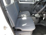 運転席の状態となります。破れはございません。
