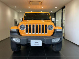 【フロントグリル】7スロットルグリルはJeep伝統の証です。SUVのみにこだわり続けている伝統あるJeep車へお乗り頂いてみてはいかがですか?