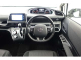 スタイリッシュなインパネ周りです!運転の際、常に目にする部分は、シックにまとめた飽きの来ないデザインが人気です!