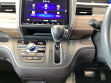 【eコンスイッチ】低燃費運転をサポートするECONモード。スイッチをONすると、エンジンやトランスミッション、A/Cなどを協調制御し、燃費の向上に貢献。エコドライブの効果を高めます。