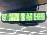 【デジタルインナーミラー】後席の大きな荷物や同乗者で後方が確認しづらい時でも安心!カメラが撮影した車両後方の映像をルームミラー内に表示。クリアな視界で状況の確認が可能です!