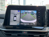 アラウンドビューモニター搭載。上から見下ろしたように液晶に映るのでスムーズな駐車をサポートします。