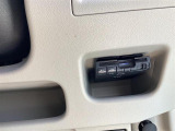 ETCは、運転席の小物入れの中に装着されています。