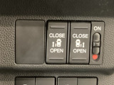 【両側パワースライドドア】両側がパワースライドドアになっており、運転席のスイッチやスマートキーでも開閉が可能です!開口部も広いので乗り降りも楽々♪