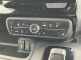 オートエアコン付き!車内温度を設定すると、風量を自動で調節してくれます。