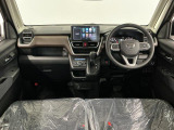 【インパネ】運転のしやすさを最優先に設計された見晴らしの良いフロントビュー。車両間隔が掴みやすく狭い道でも安心♪「安全」と「品質」を最優先に、安心してお乗りいただけるクルマを提供いたします。