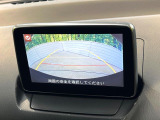 【バックカメラ】駐車時に後方がリアルタイム映像で確認できます。大型商業施設や立体駐車場での駐車時や、夜間のバック時に大活躍!運転スキルに関わらず、今や必須となった装備のひとつです!