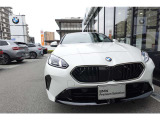 BMWの代名詞の【キドニーグリル】グリルが腎臓のように見えるので【キドニー】と呼ばれるようになりました。一目見ただけでBMWであると認識できる確固たるアイコンとして存在感を放ちます。