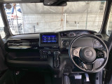 フロントガラスが大きく、ワイドな視界で運転もしやすくなるように、設計されています。