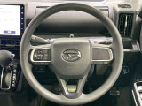 インテリアに合わせたデザインのステアリングは、運転される方のことも考え、運転しやすい形状、大きさです。是非一度、実際に触ってお確かめください。