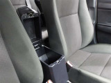 小物入れ付のアームレスト装備です♪ロングドライブも快適です♪