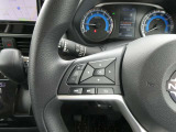 ナビの音量など車両情報を手元で操作できるハンドルスイッチ付き。