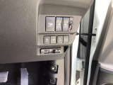 ビルトインタイプの【ETC】で見た目もスッキリ。高速道路の利用にとても便利です。【安全装置】衝突被害軽減ブレーキ・横滑り抑制機能・路外逸脱制御機能も付いていますので安心です。