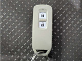 キーを取り出さずにドアを施錠&解錠。クルマの始動も可能です。