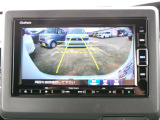 バックカメラの画像です。ガイドラインがスムースな車庫入れをサポートいたします。車庫入れの安心感がアップしますね。