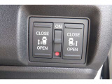 パワースライドドア付で開閉操作は運転席からもできます。