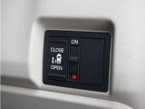 ◆片側電動スライドドア◆狭い駐車場でも乗り降りが楽々♪お子様が隣の車にドアを当ててしまう心配もございません!小さなお子様連れの方もこれで安心。