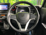 インテリアに合わせたデザインのステアリングは、運転される方のことも考え、運転しやすい形状、大きさです。是非一度、実際に触ってお確かめください。