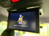 【フリップダウンモニター】大画面モニターで後席でもエンタメをお楽しみいただけます。小さなお子様にも大人気の装備です♪